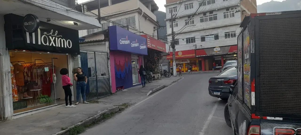 Guapimirim - Centro - Loja comercial mais apartamento - Foto 5