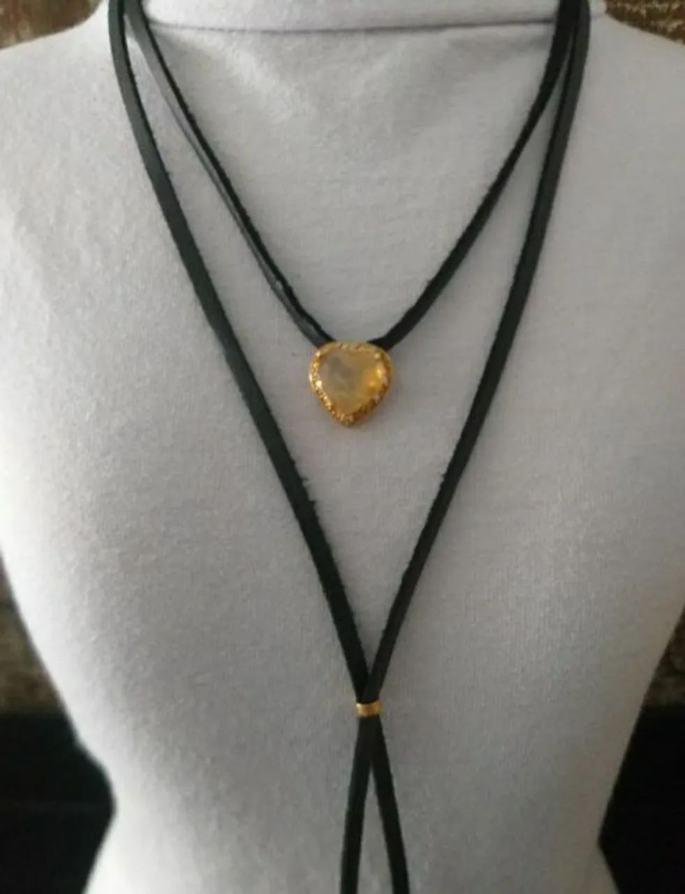 COLAR DUPLO, EM COURO LEGITIMO PRETO, COM QUARTZO RUTILADO. NOVO. - Foto 2