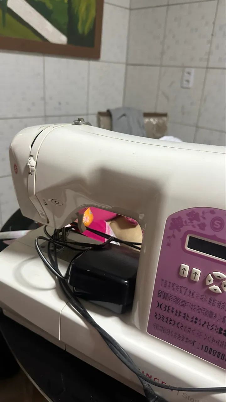 Máquina de Costura Singer - Foto 4