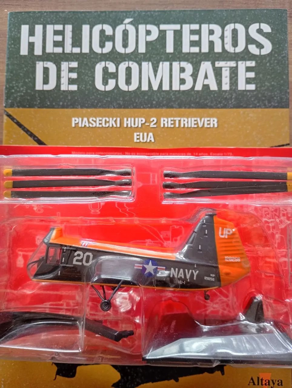 MINIATURA HELICÓPTEROS DE COMBATE 1/72 LACRADO COM FASCÍCULO.