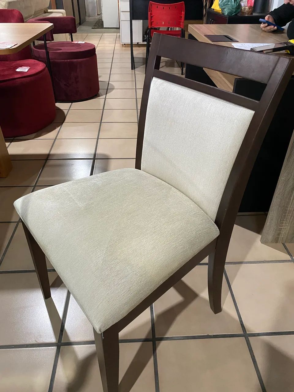 Mesa de jantar c/ 6 cadeiras madeira  - Foto 4