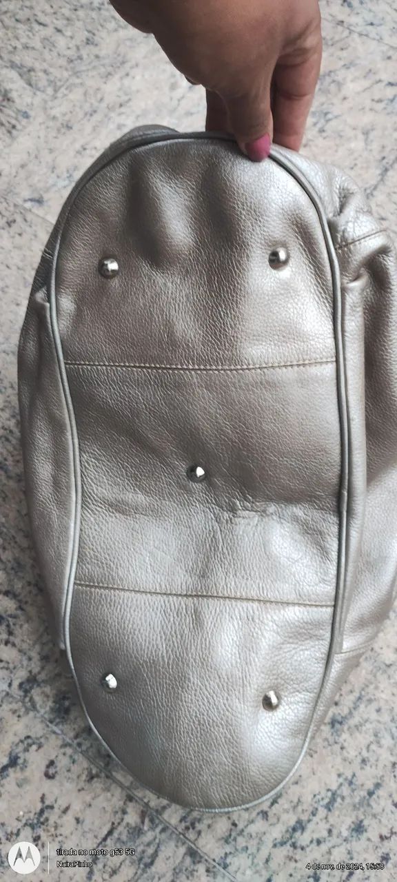 Bolsa gigante em couro legítimo prata - Nativa  - Foto 6