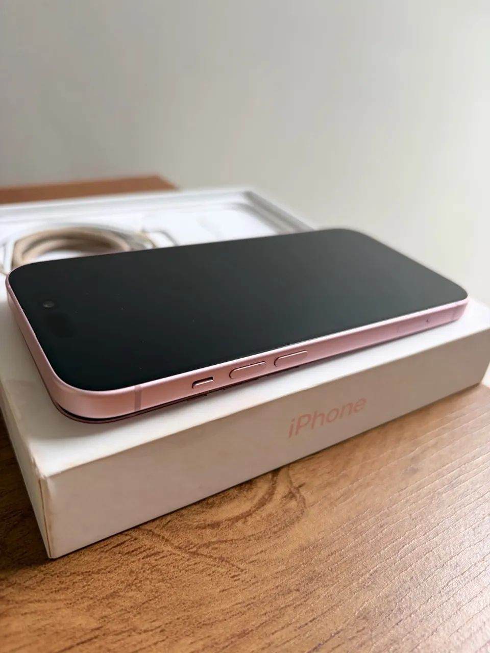 iPhone 15 rosa 256gb com cabo original - Foto 3
