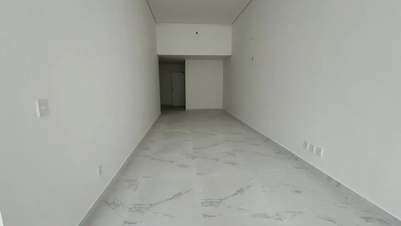 SALA COMERCIAL COM ÓTIMA LOCALIZAÇÃO PARA LOCAÇÃO!!! NA MEIA PRAIA - Foto 2