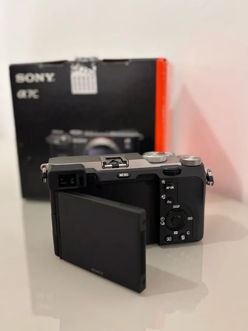 Vendo Câmera Sony A7C - praticamente nova - Foto 3