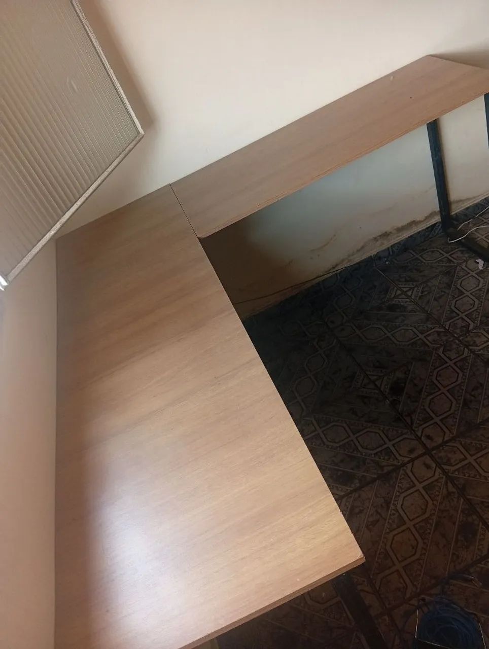 Mesa  de escritório em L 