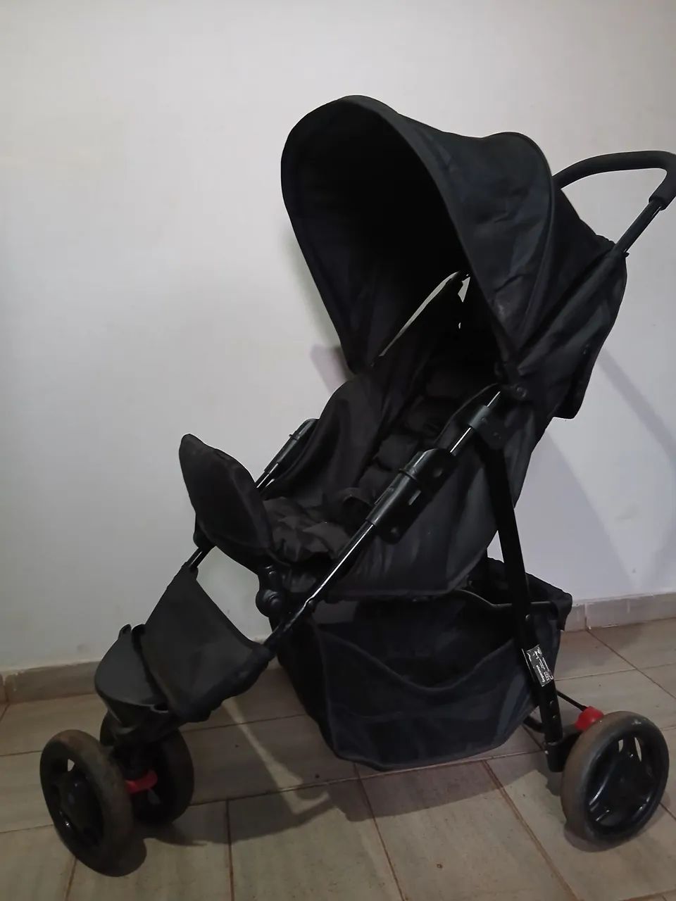 Carrinho de Bebê Cosco Toffy 3 Rodas Preto  - Foto 5