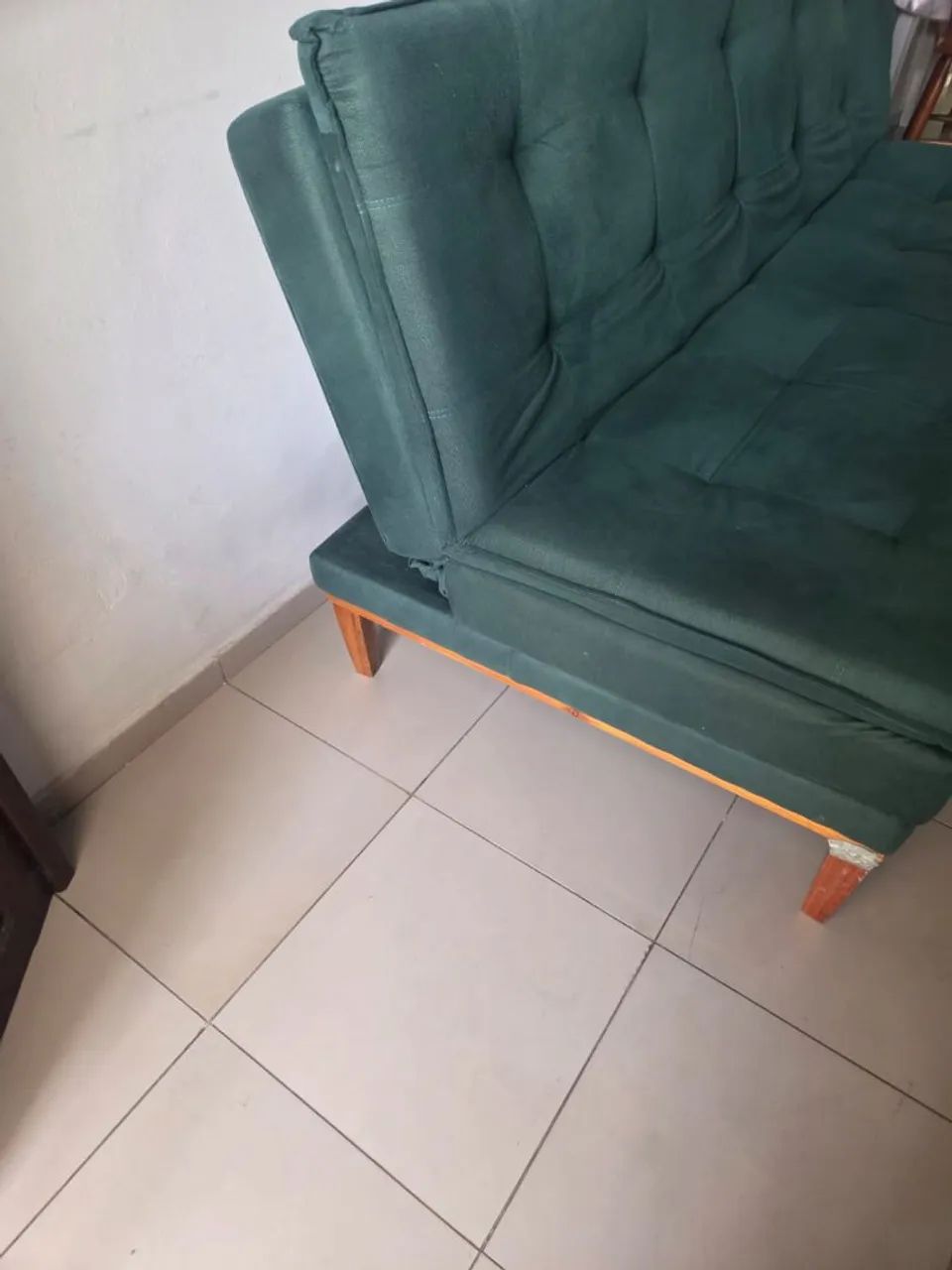 Sofá cama verde com capa - Foto 4