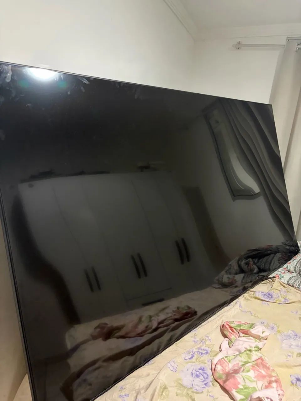 TV 100 polegadas visor danificado 