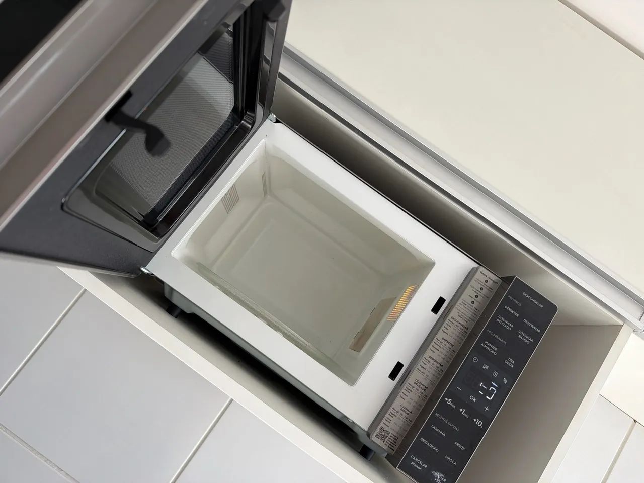 Microondas Eletrolux 23L - Foto 4