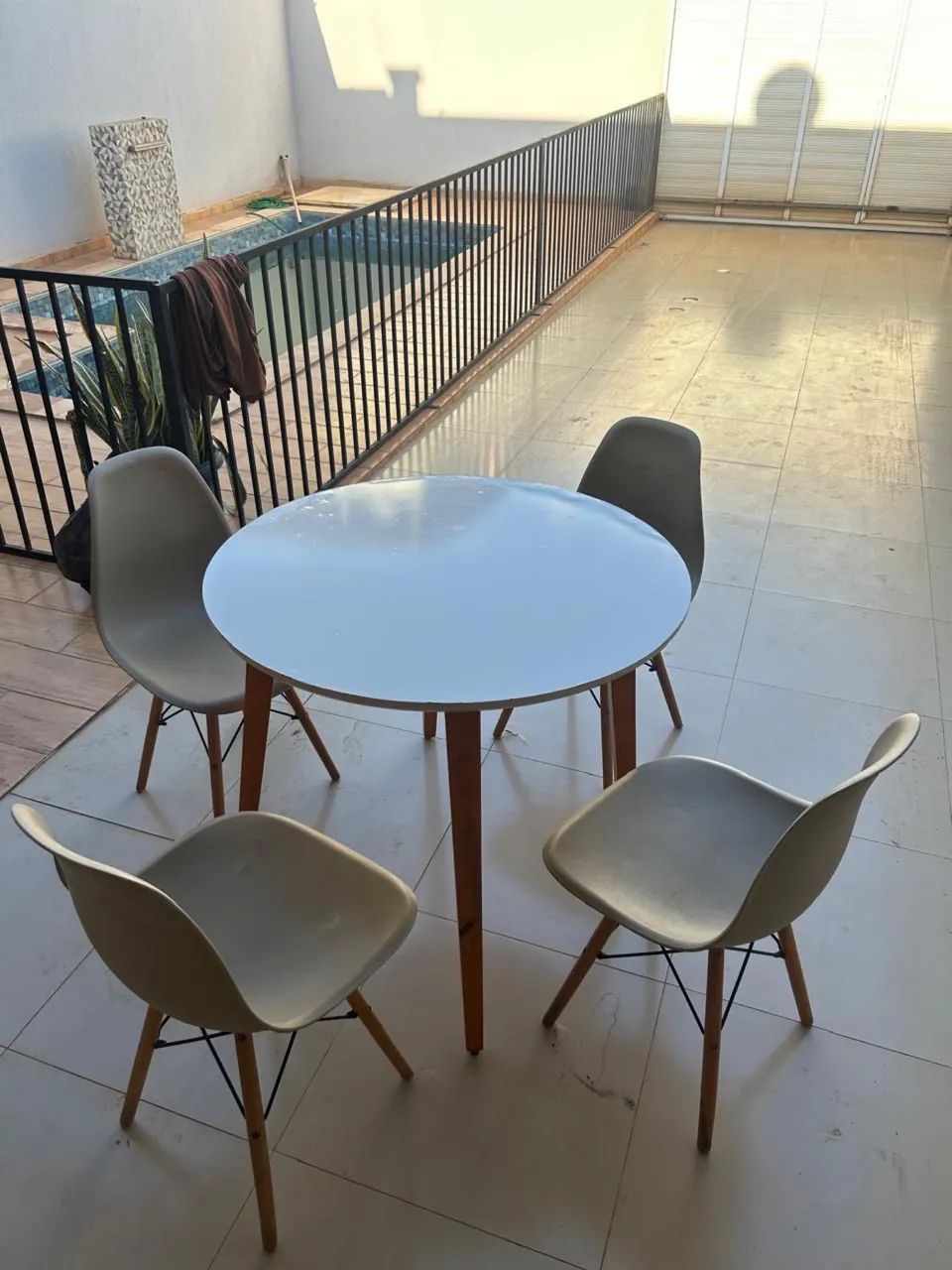 VENDO CONJUNTO DE MESA - Foto 3