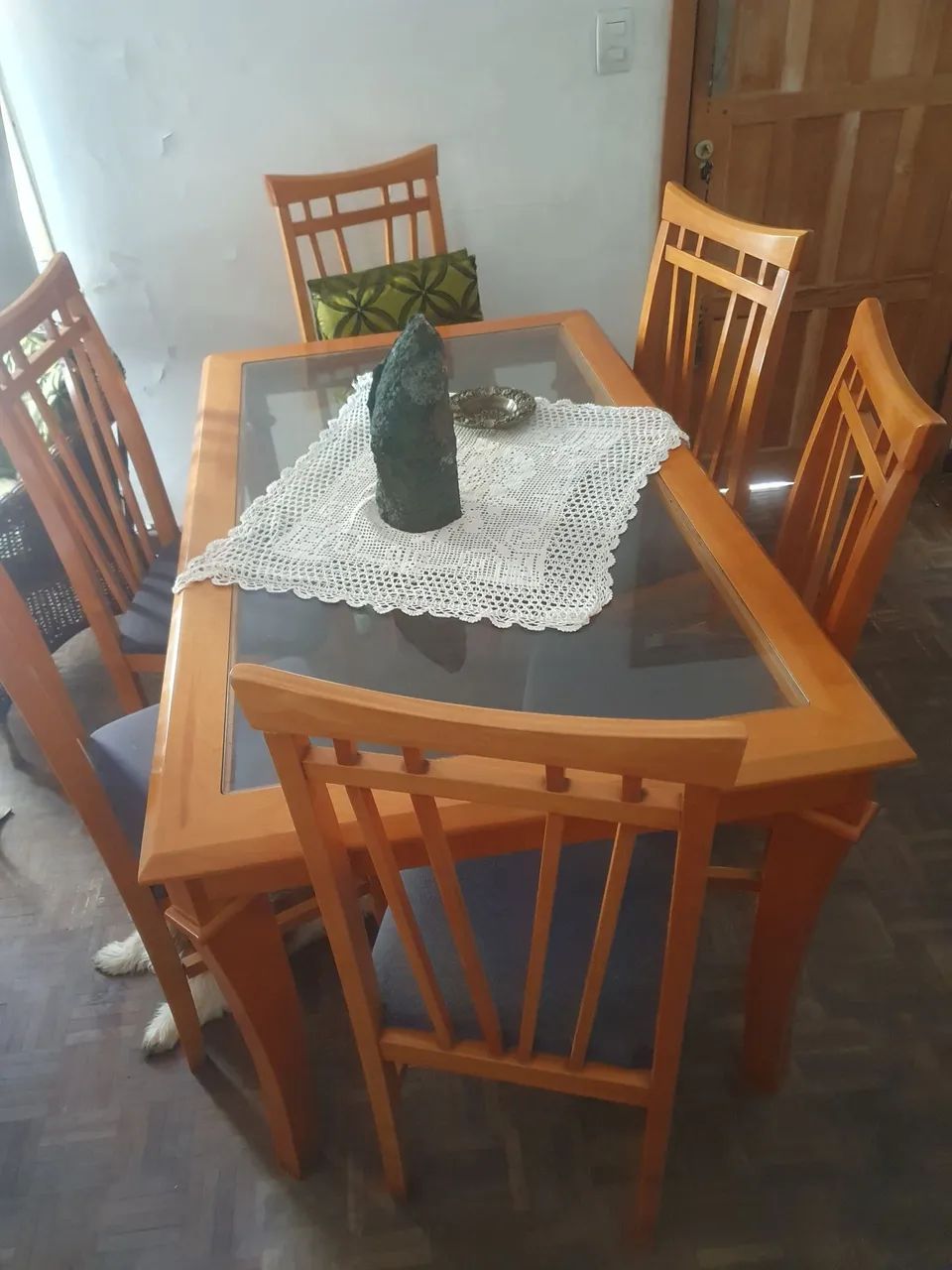 Mesa jantar em madeira com seis cadeiras - Foto 3