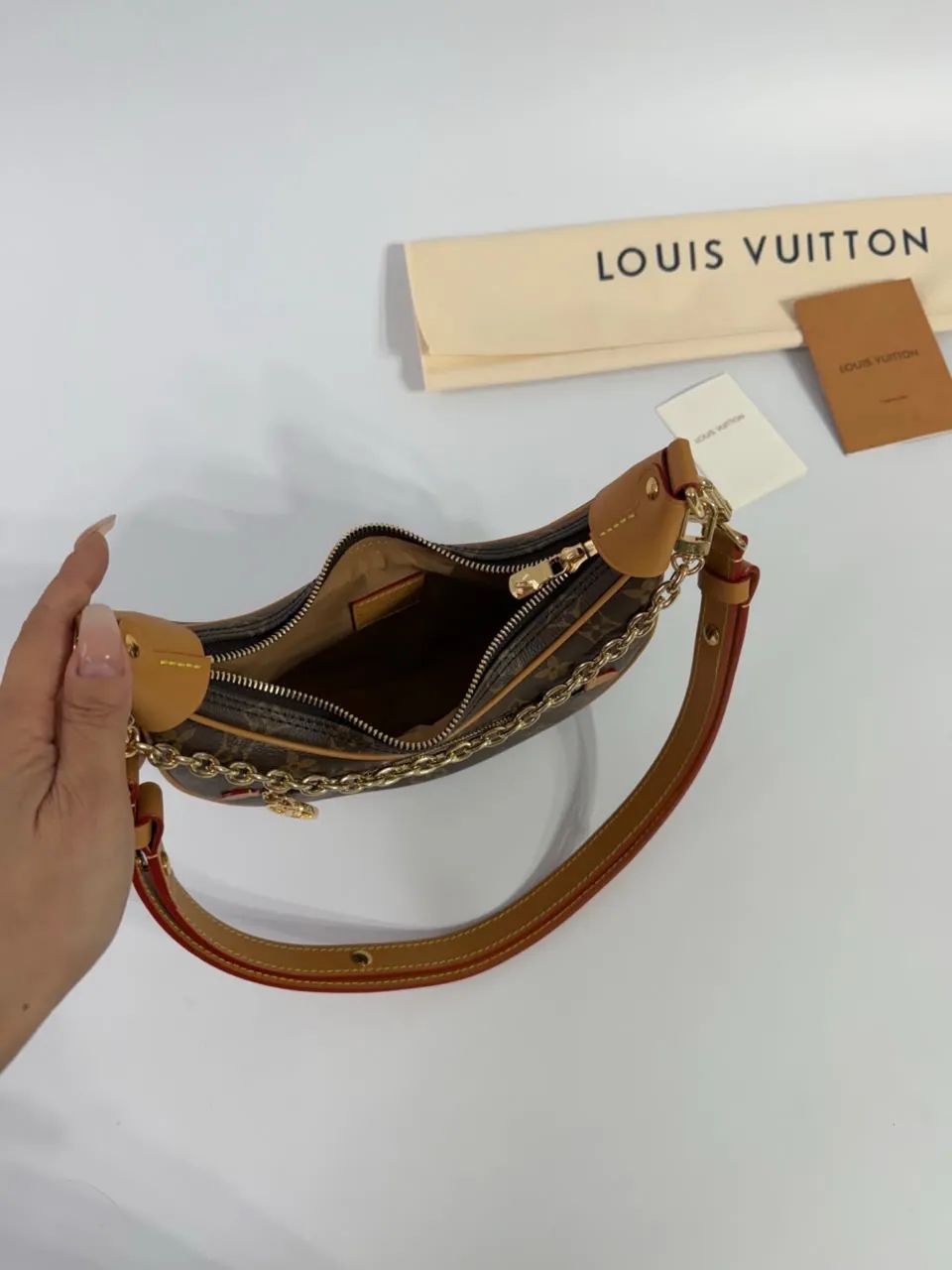 Bolsa modelo Loop em couro legítimo qualidade italiana Louis Vuitton  - Foto 4
