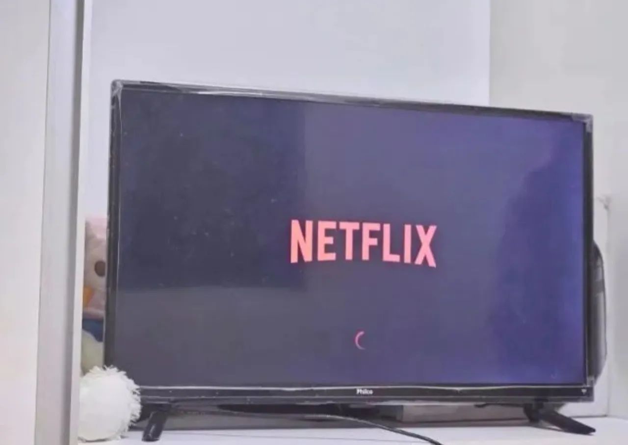 SMART TV 32 ' //DIVIDO//NOVO//