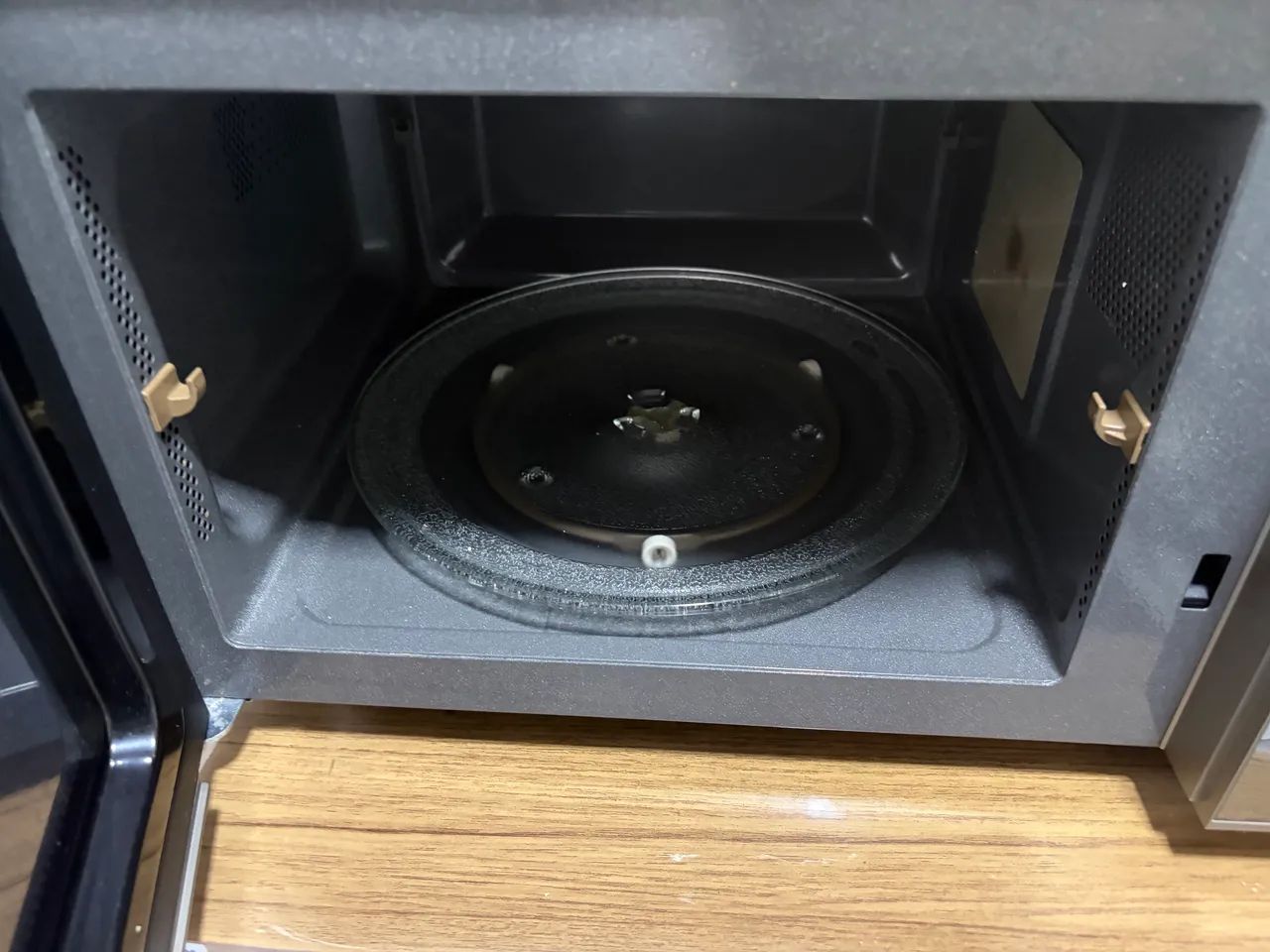 Microondas Panasonic 27l - Foto 2