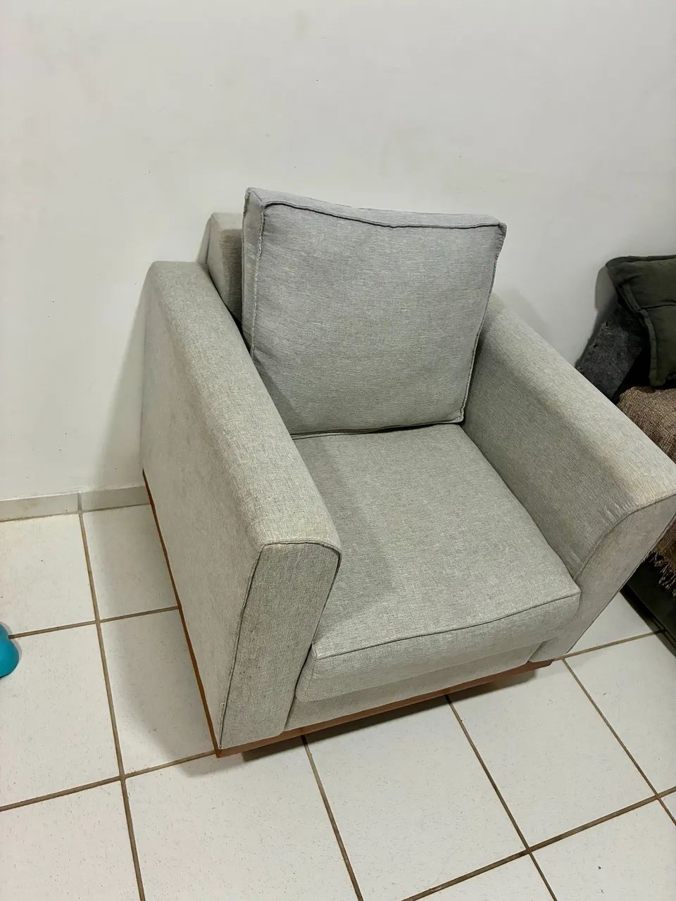 Poltrona sofa em linho e madeira maciça