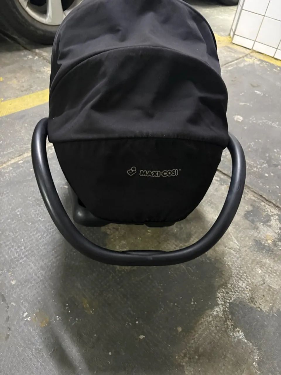 Carrinho com Moisés e bebê conforto 