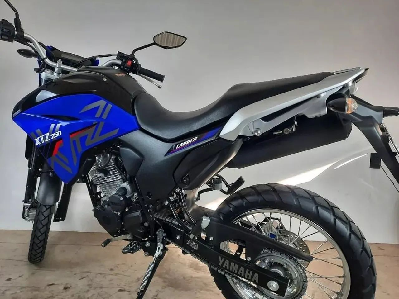XTZ Lander 250 - Foto 5