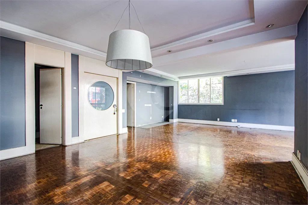 Apartamento com 3 quartos com piscina no Jardim América