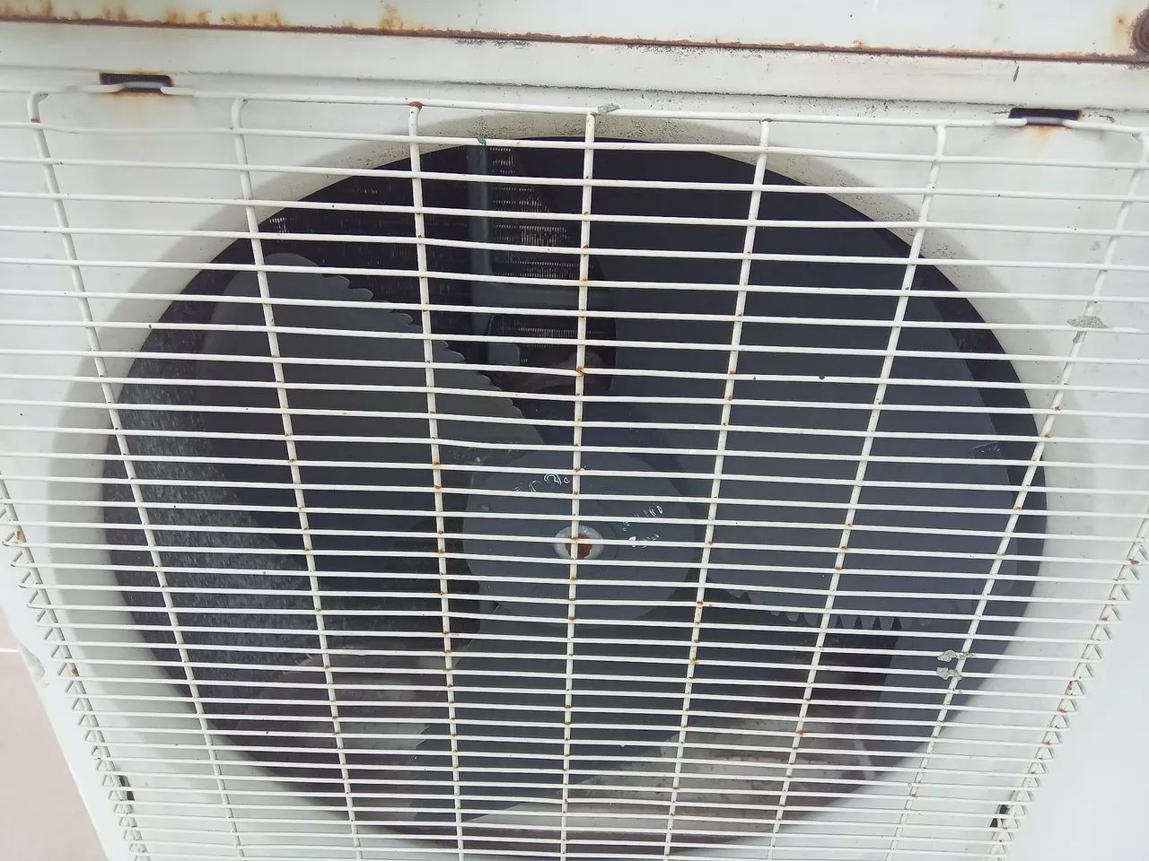 AR CONDICIONADO SPLIT CONSUL EM EXCELENTE ESTADO E HIGIENIZADO.