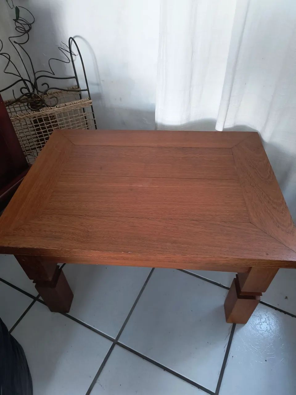 Vendo mesinha de centro madeira - Foto 2