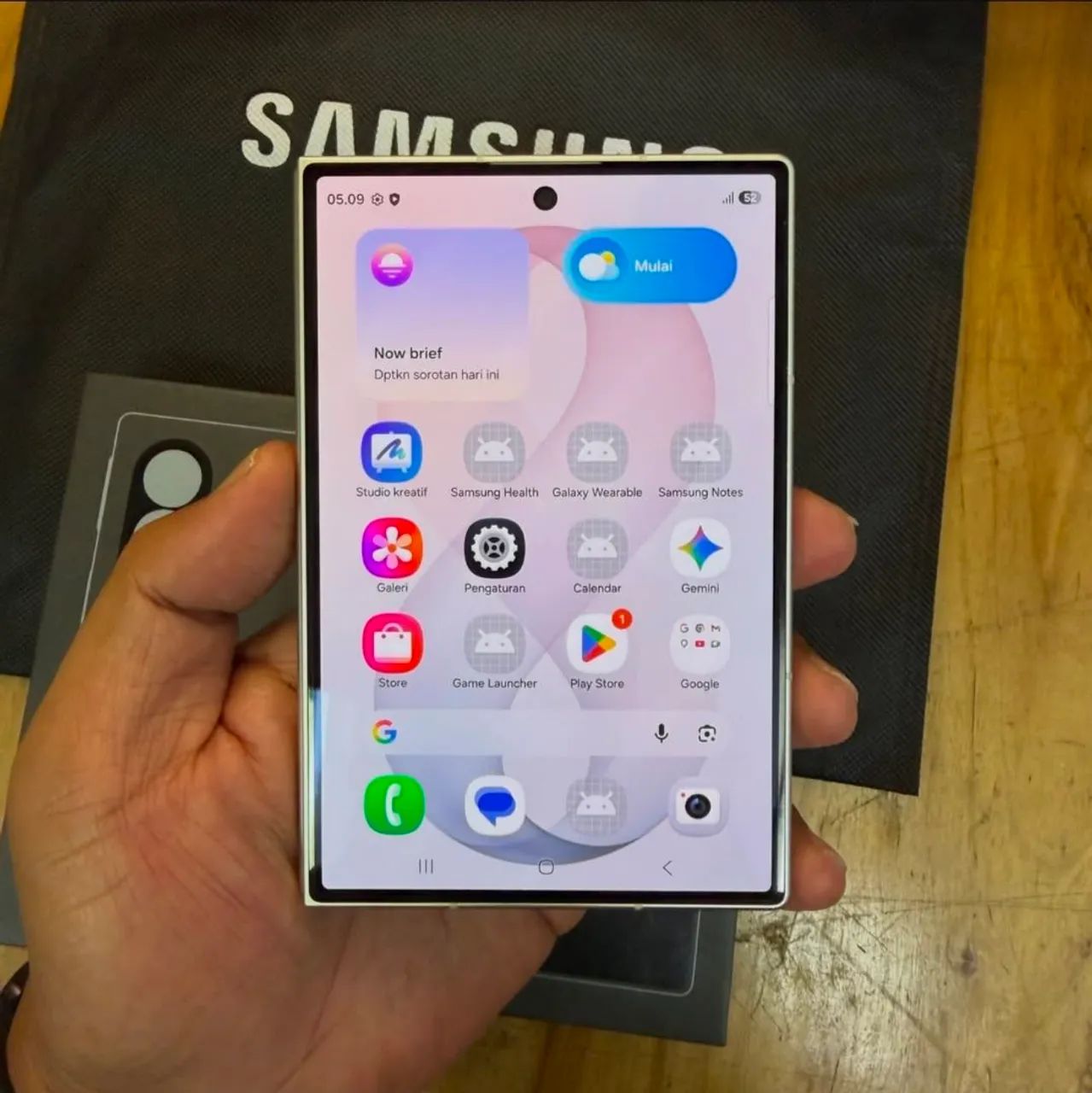 Samsung Galaxy Z Fold 8 5G, 256/12GB RAM, cores: preto e branco