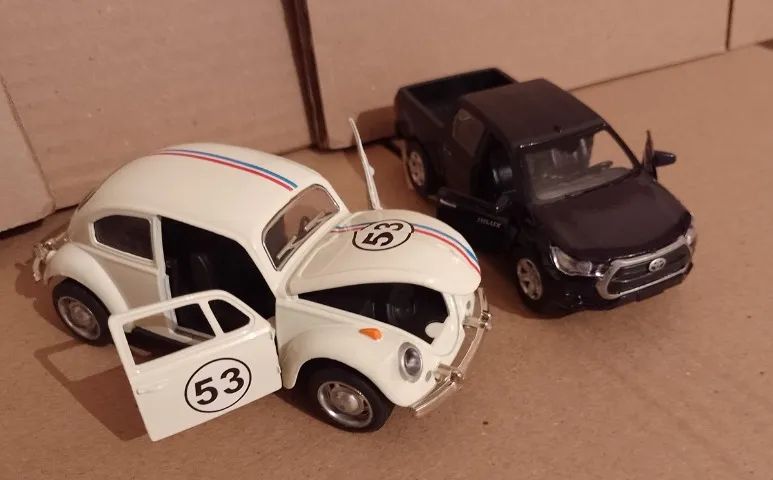 Kit 5 miniaturas de carro e caminhão de metal - Foto 3