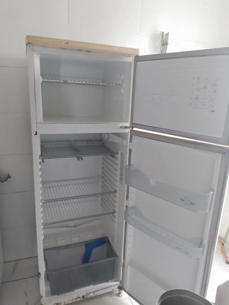 Vendo uma geladeira, está funcionando perfeitamente.  - Foto 2