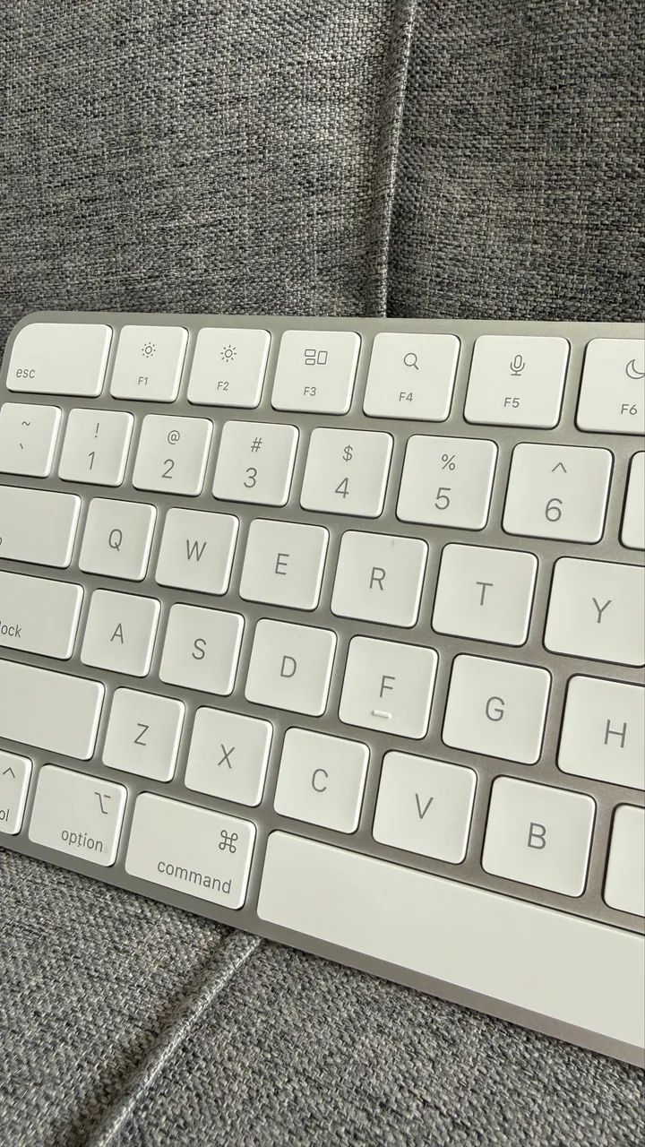 Apple Magic Keyboard Original com Touch ID e Teclado Numérico