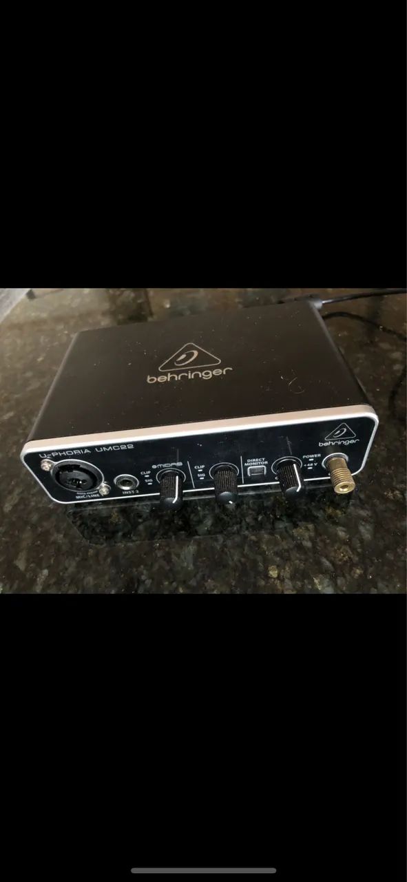 Interface de áudio BEHRINGER-UMC22 