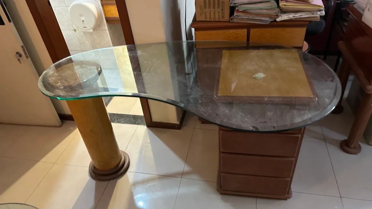2 mesas de vidro por R$990,00 cada!
