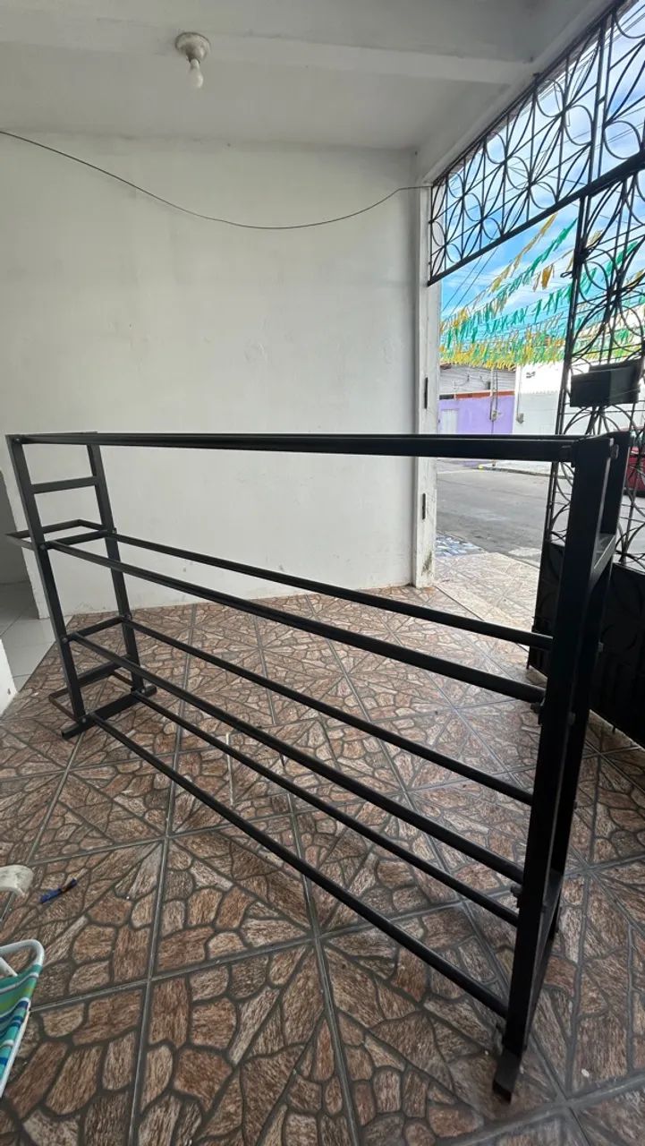Pratileira para equipamentos de academia