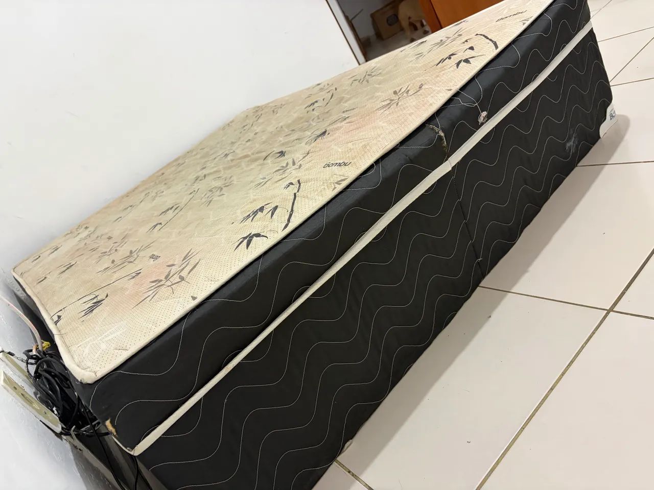 Vendo cama box usada 
