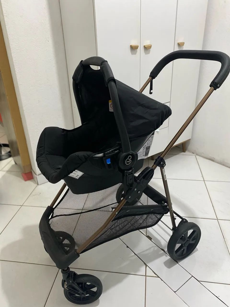 Vendo carrinho de bebê Moisés com bebê conforto  - Foto 5