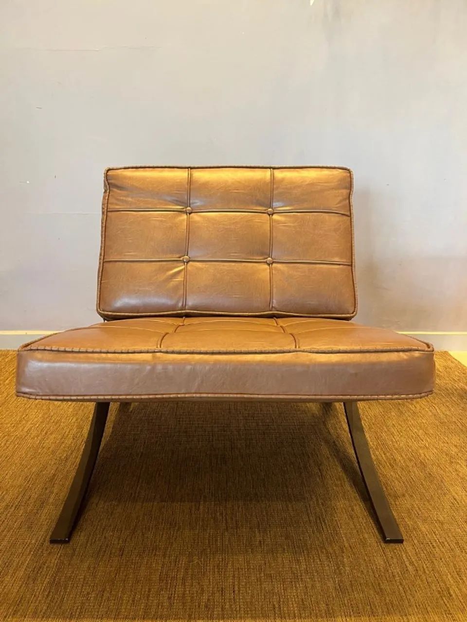 Poltrona Barcelona de Luxo em Couro Envelhecido e base de Aço Corten (4 Unids) - Foto 3