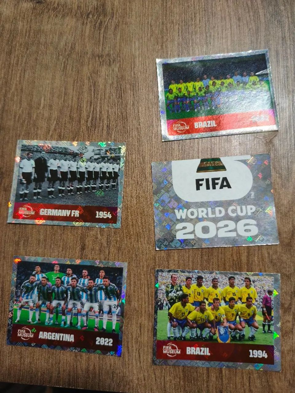 Vendo figurinhas originais da copa do mundo 2016?