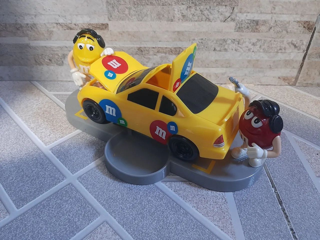 M&M's ポリスカー ミニカー Porta M&m carro de corrida Dispenser - Brinquedos e Jogos - Parque