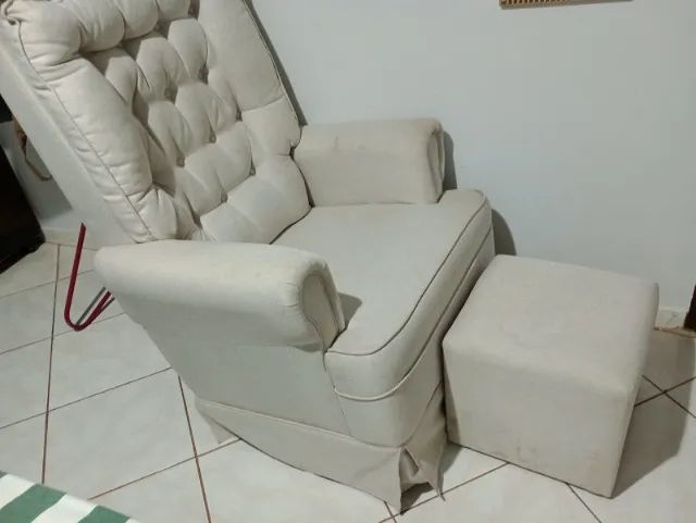 Poltrona de amamentação de linho