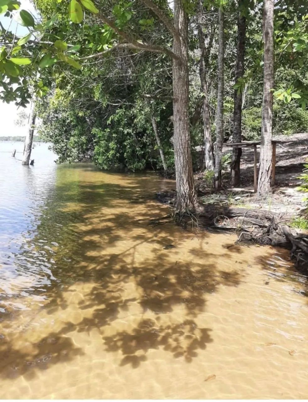 Vende - se Ágio chácara beira lago  