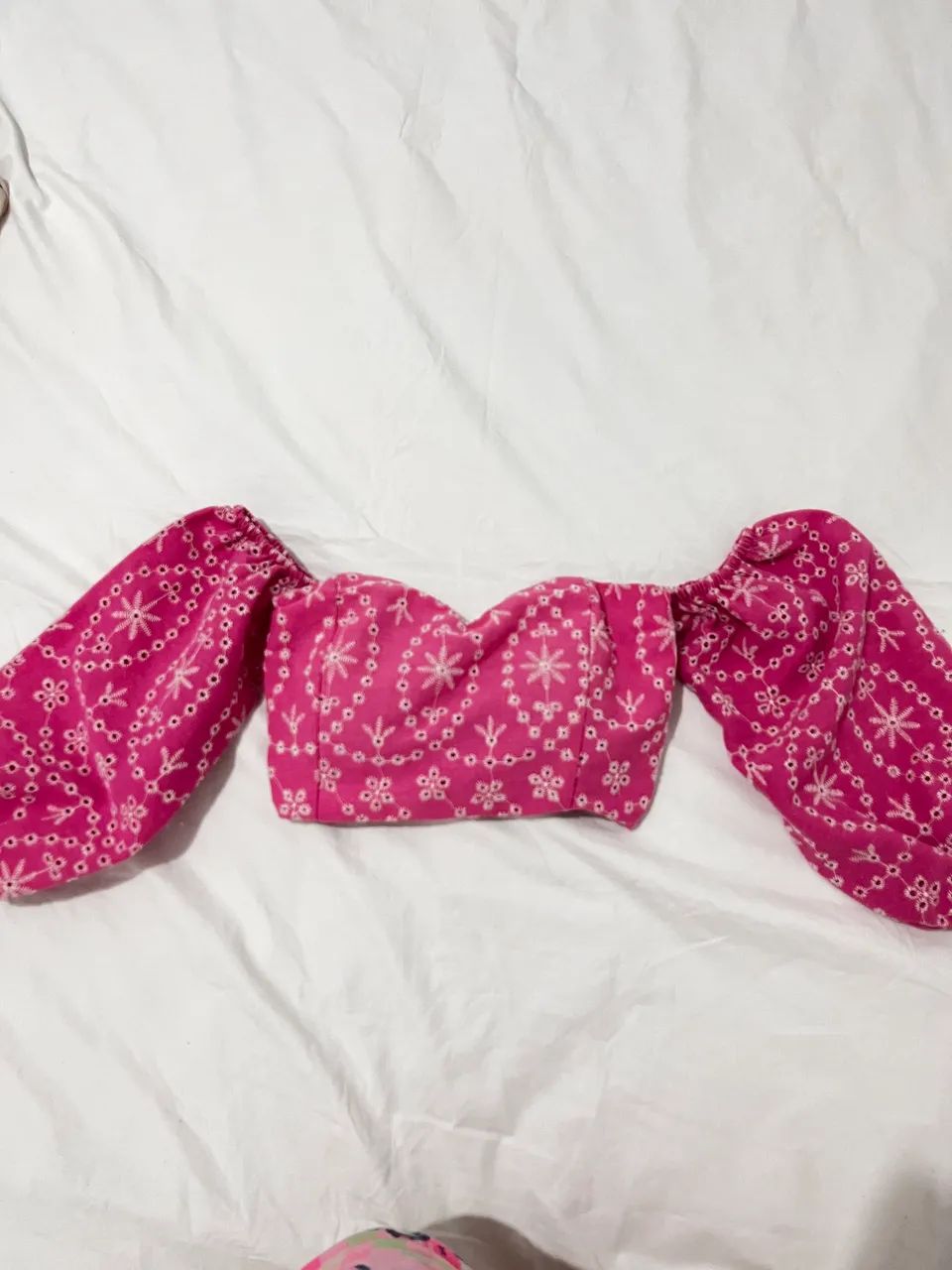 Top cropped bordado rosa - Foto 2