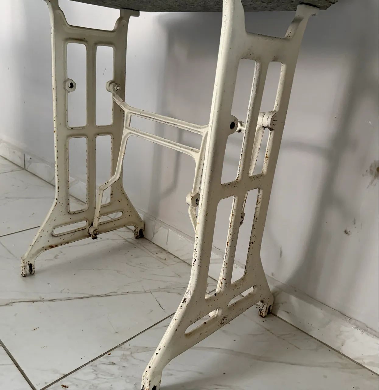 Pé de máquina de ferro