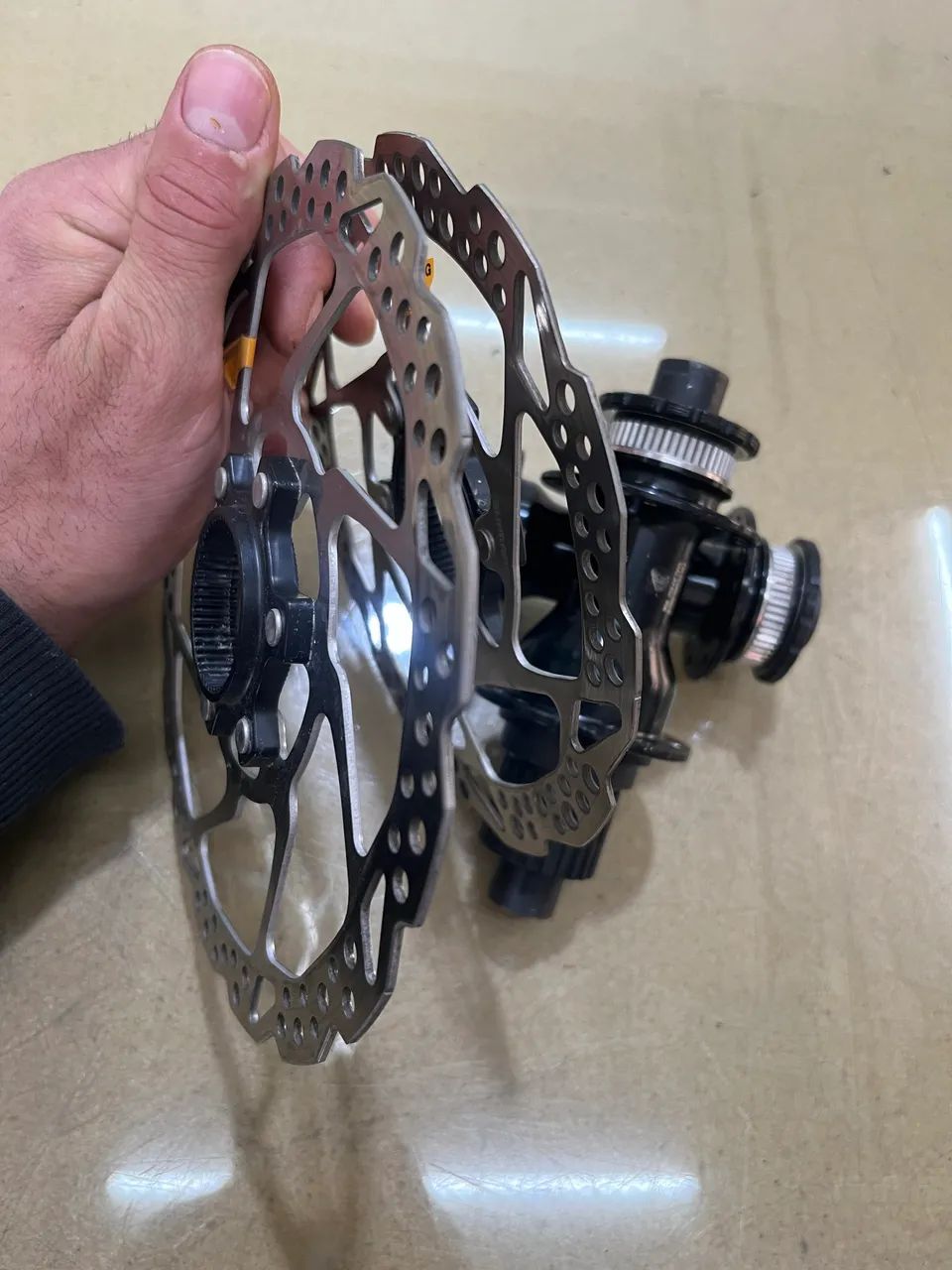 Par Cubo Shimano TC500 boost + discos  - Foto 3