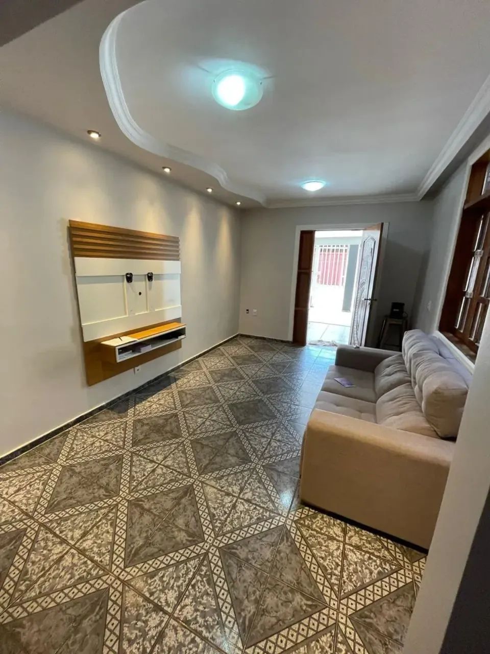 Sobrado de 350m2 - 04 Quartos (sendo 2 suítes) / Piscina / Churrasqueira - Foto 3