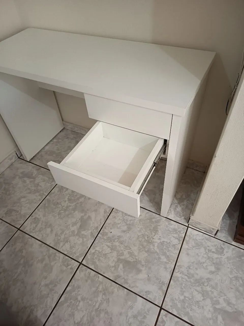 Escrivaninha em MDF - Foto 2