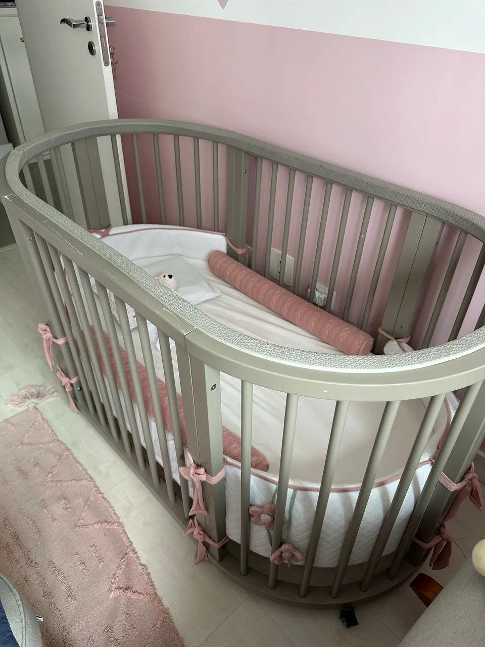 Berço Crescer Redondo com colchão - Cinza - Foto 4