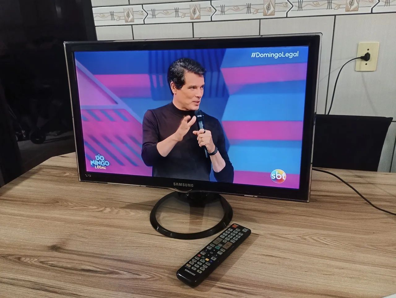 TV 24 polegadas Samsung com controle  - Foto 2