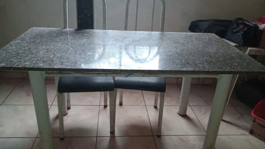 Mesa de jantar é um gauda roupa 