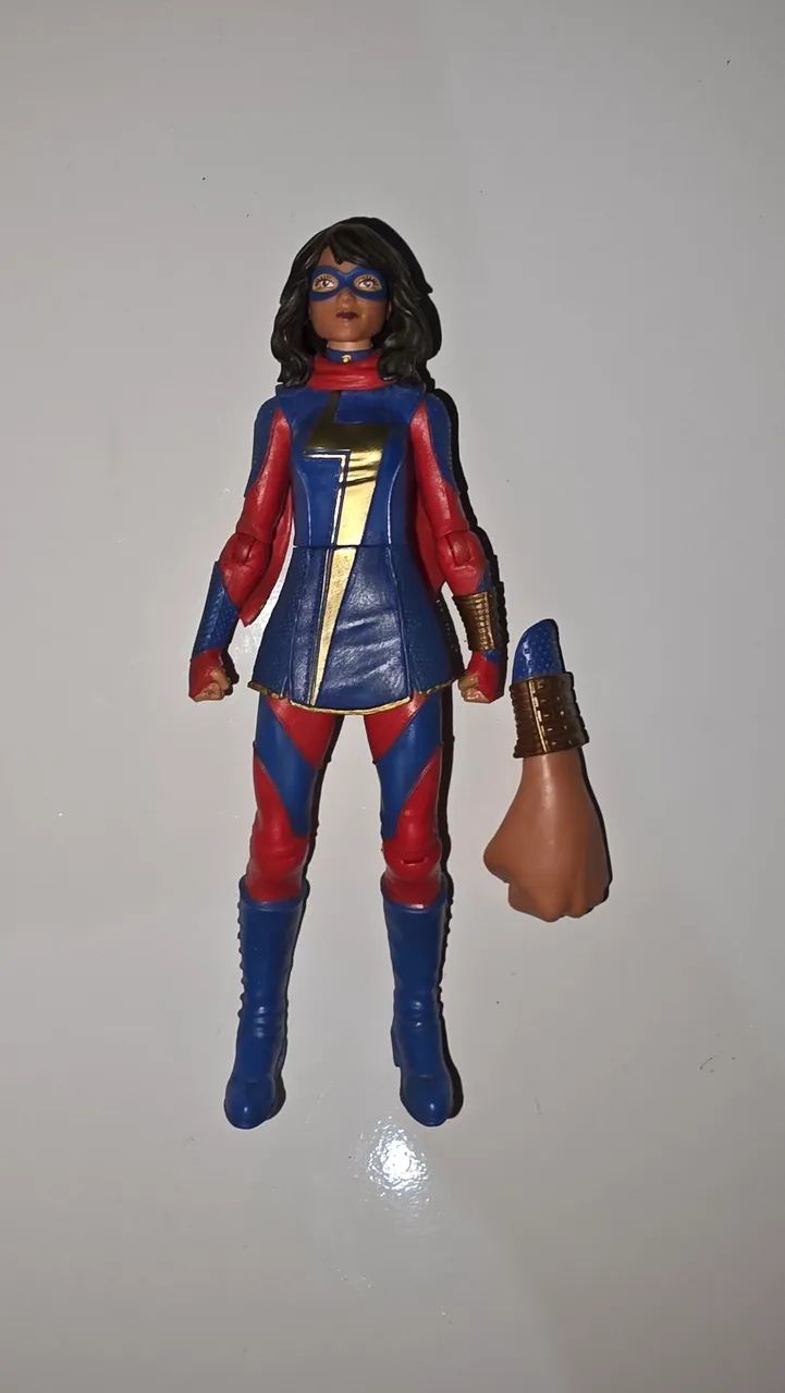 MISS MARVEL BASIC FIGURE MARVELS AVENGERS GAME !!