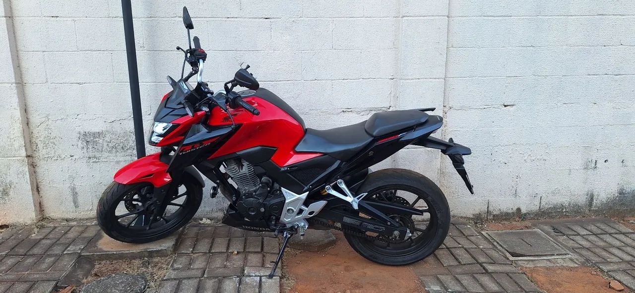 CB300F 2024 - Foto 3