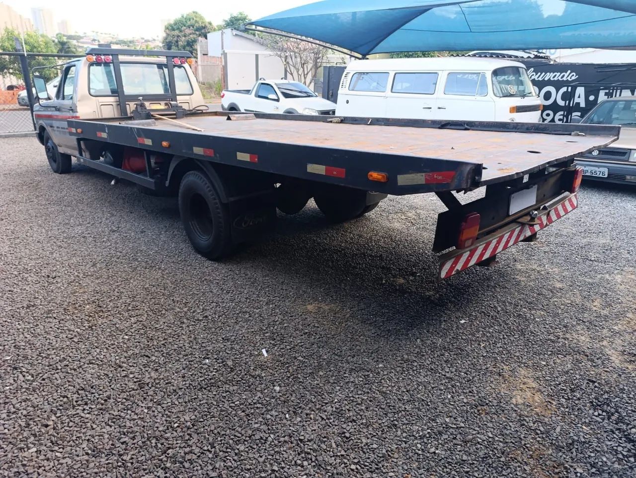 Caminhao F400 com plataforma  guincho - Foto 4